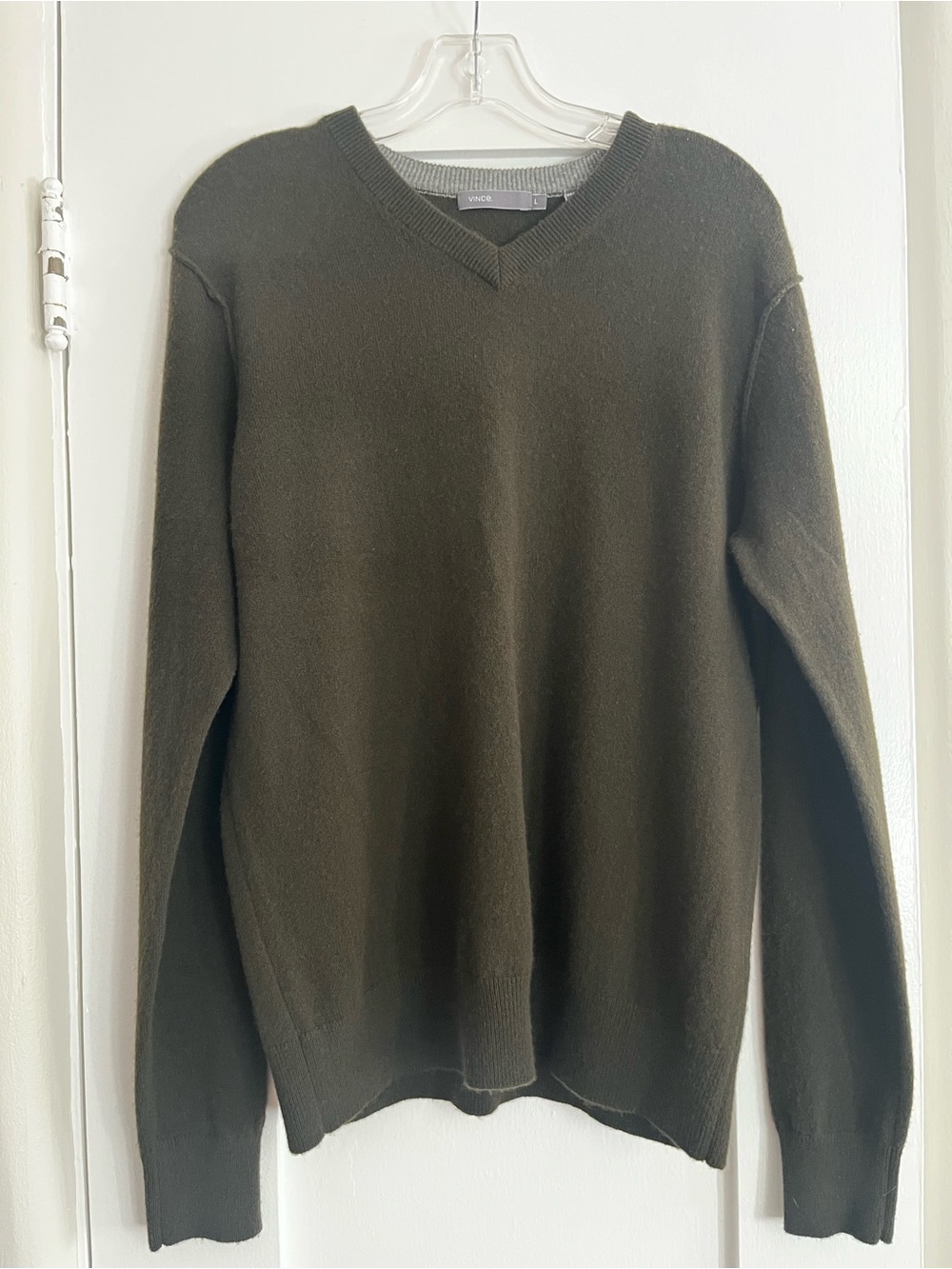 Vince Men’s 100% Cashmere V-Neck Sweater Olive Green Size L Large